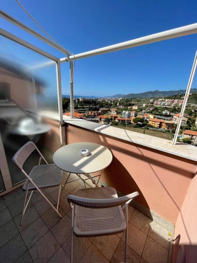 Appartamento Mimosa "A Casa Felice" Пиетра Лигуре Екстериор снимка