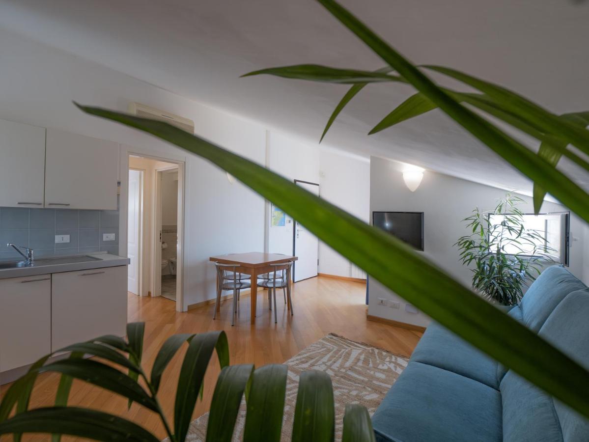 Appartamento Mimosa "A Casa Felice" Пиетра Лигуре Екстериор снимка