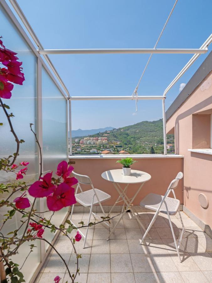 Appartamento Mimosa "A Casa Felice" Пиетра Лигуре Екстериор снимка